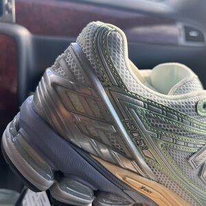 Men's Athletic Shoes - Gray and Cream